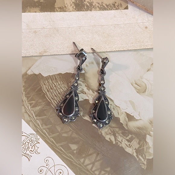 SOLD- Vintage Sterling Silver Marcasite Drop Earrings. - Picture 2 of 11